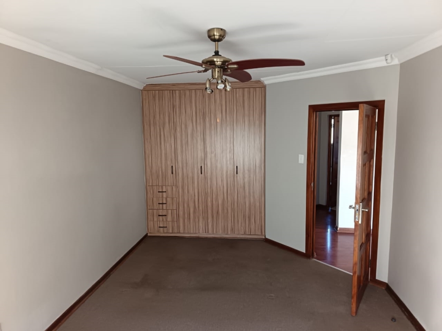 To Let 3 Bedroom Property for Rent in Hillside Free State